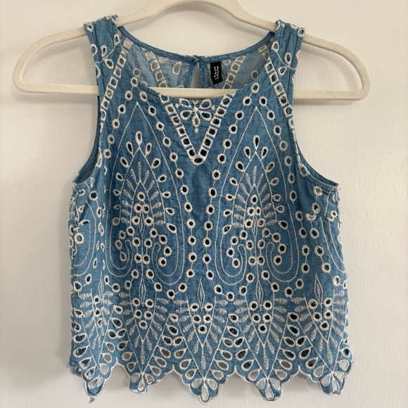 H&M Eyelet Embroidered Top - Picture 1 of 7